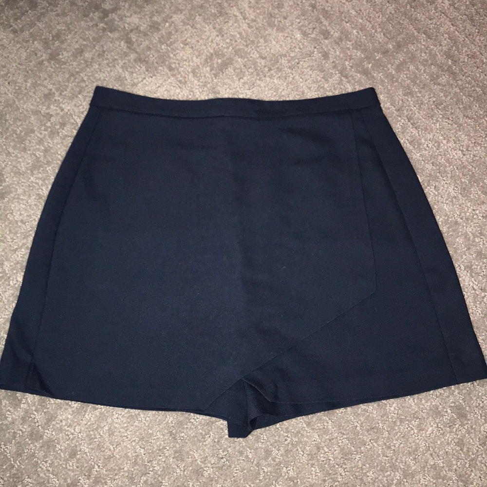 Abercrombie & Fitch navy skort